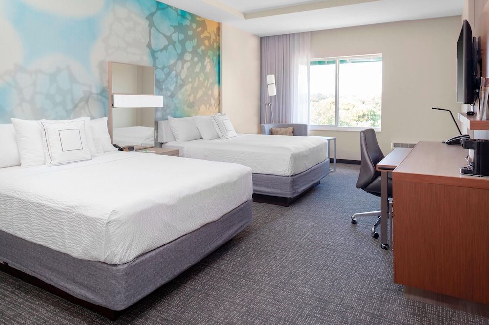 Room, 2 Queen Beds, City View