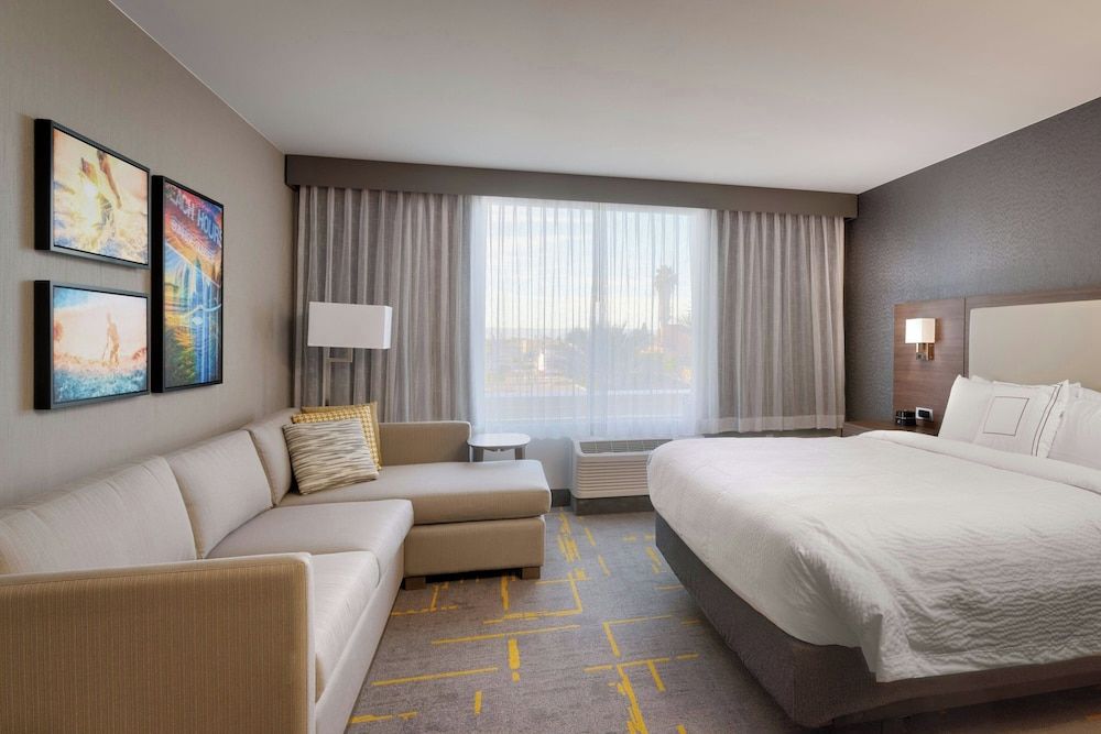 Studio, 1 King Bed with Sofa bed (Hearing Accessible)
