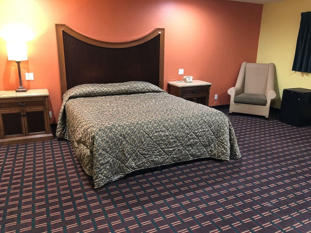 Grand Room, 1 King Bed, Smoking