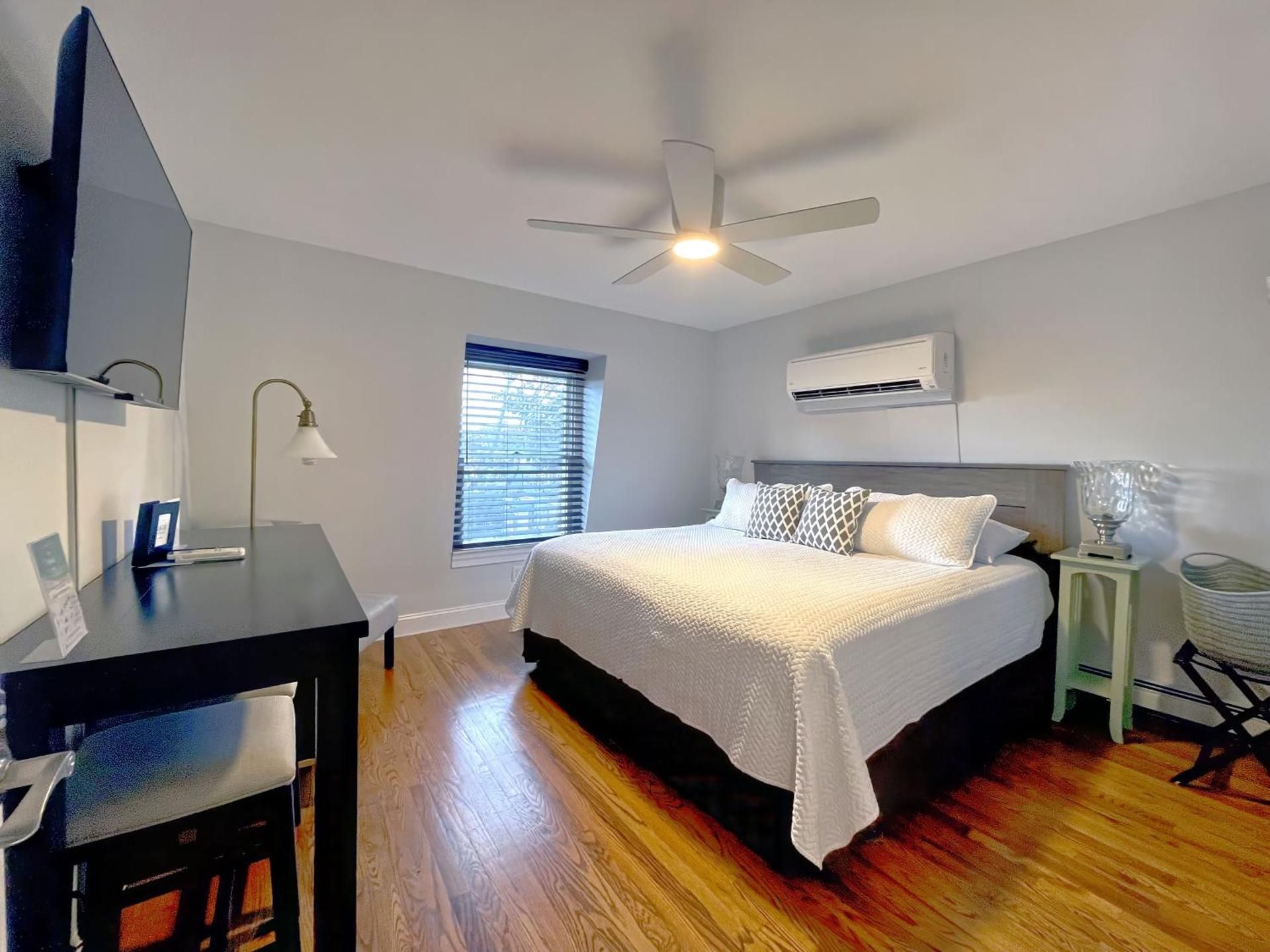 Tandem Bike Inn King Room 2