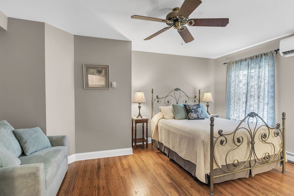 Romantic Room, 1 Queen Bed, Private Bathroom