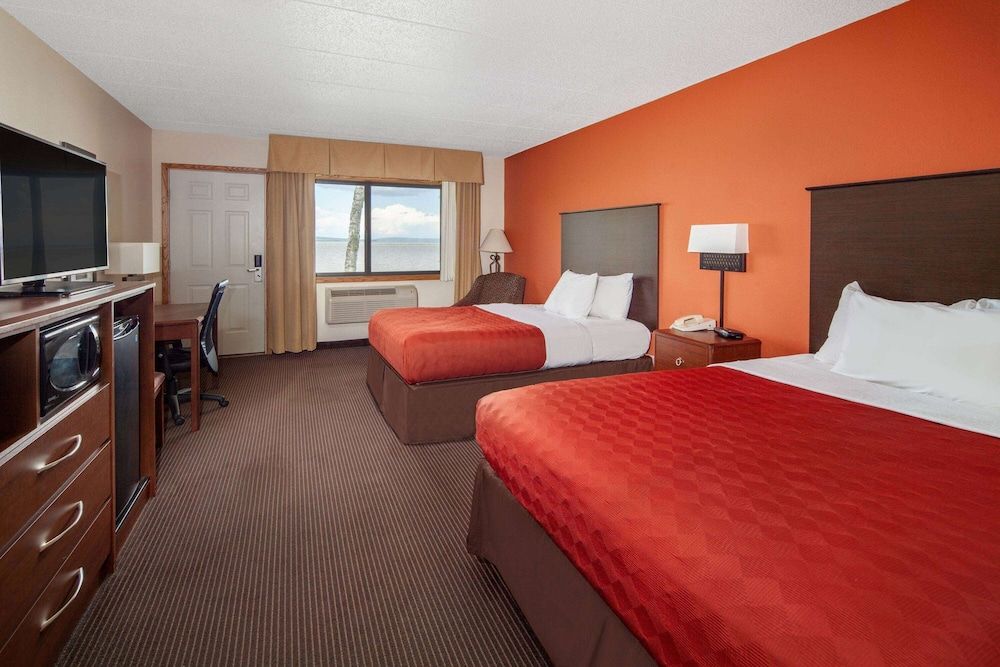 Premier Room, 2 Queen Beds, Non Smoking, Lake View