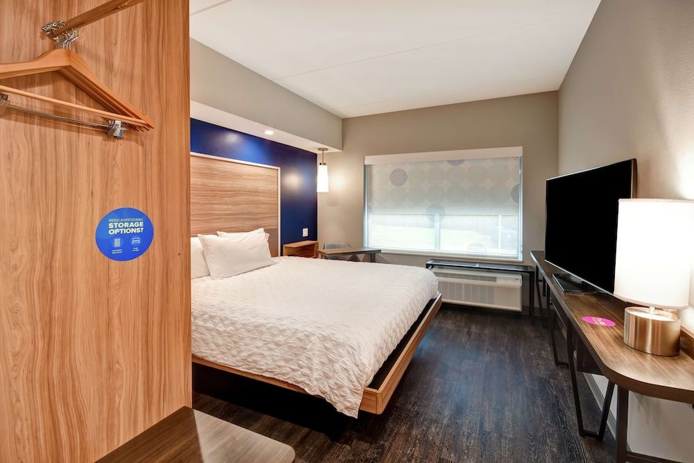 Room, 1 King Bed, Accessible (Hearing)
