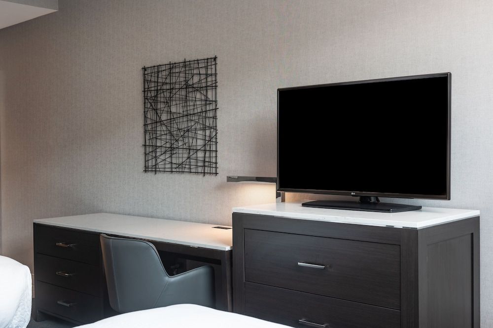 Room, 2 Queen Beds, Non Smoking, City View (Hearing Accessible)