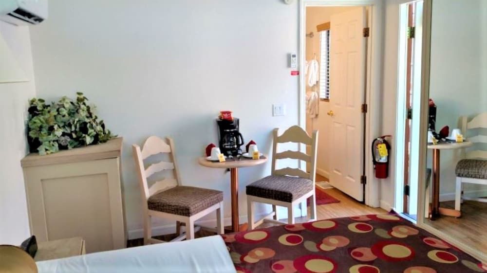 Sedona Pines Resort Bungalow, 2 Bedrooms 6