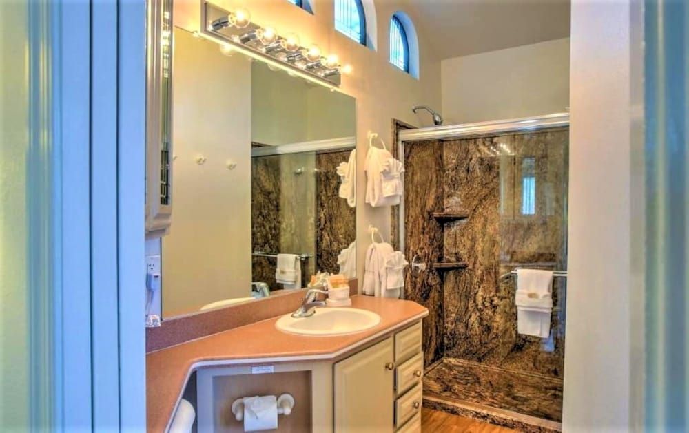 Sedona Pines Resort Bungalow, 2 Bedrooms 4