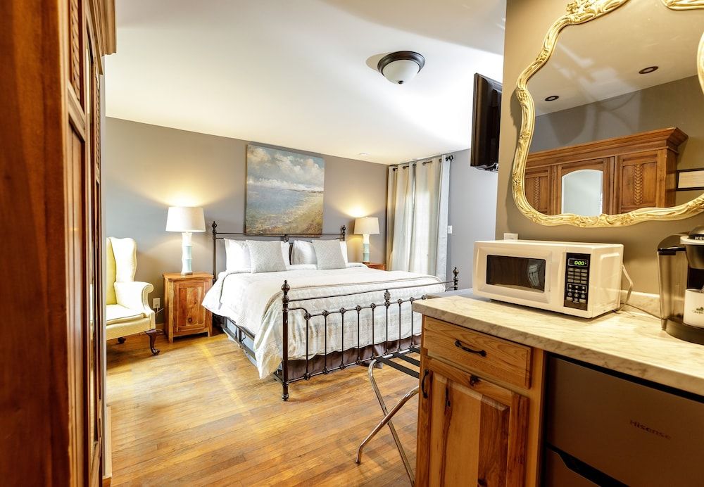 Standard Room, 1 King Bed