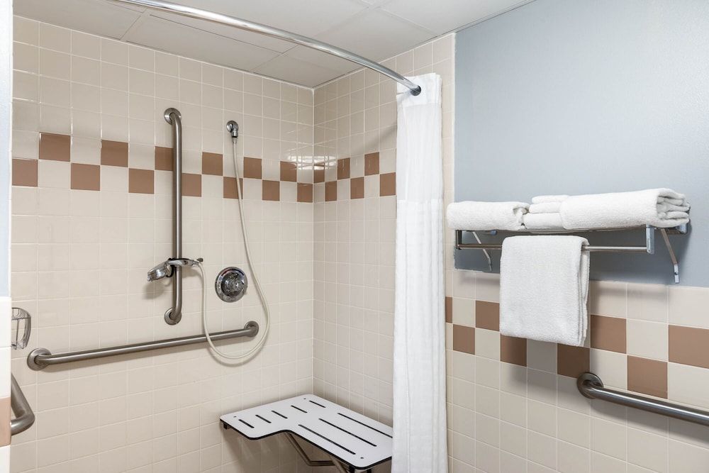 Room, 2 Queen Beds, Accessible, Non Smoking