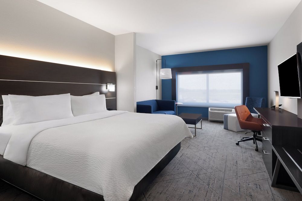 Standard Room, 1 King Bed, Roll-in Shower (Communications, Roll-In Shower)