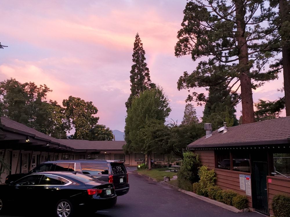 Redwood Hyperion Suites Comfort Single Room 3