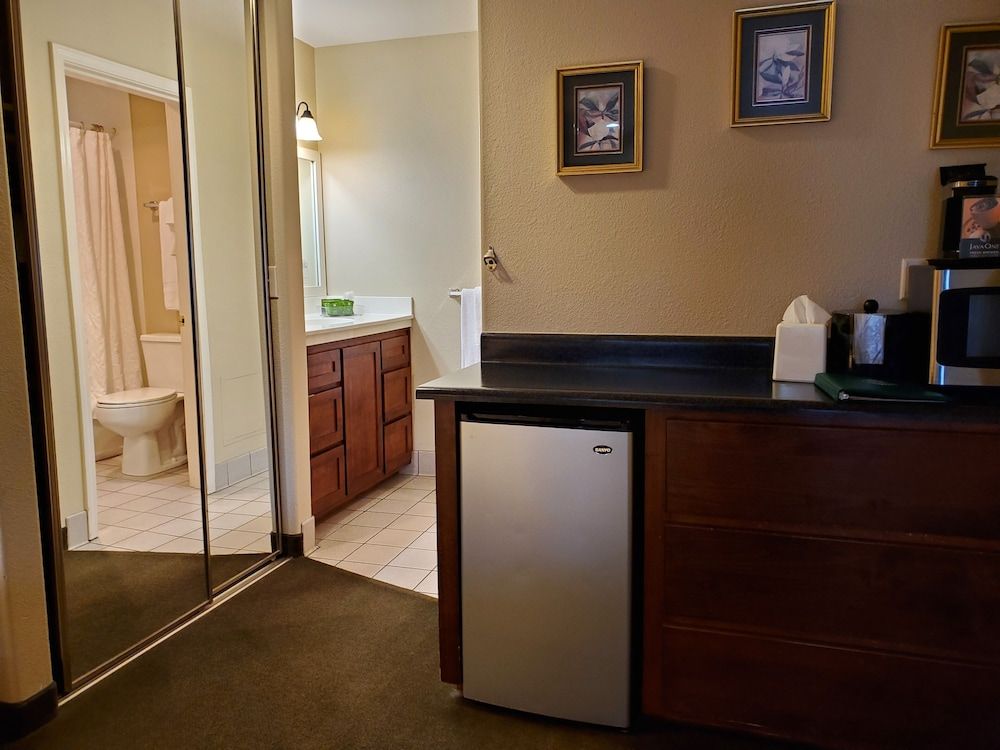 Redwood Hyperion Suites Comfort Single Room 5