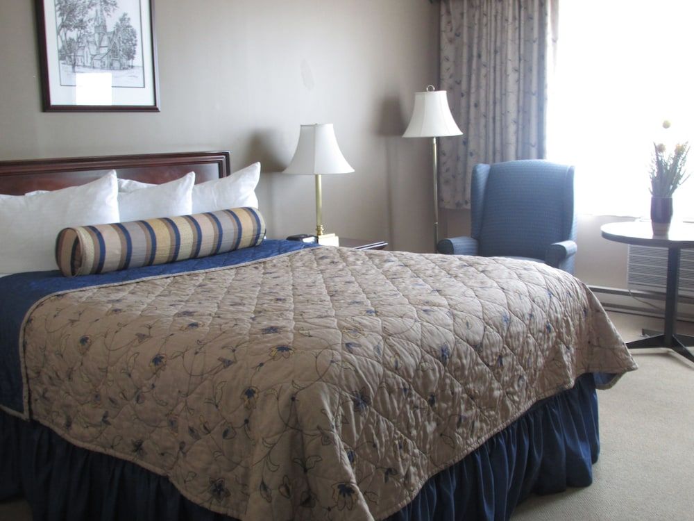 Fredericton Inn Standard Room, 1 Queen Bed 3