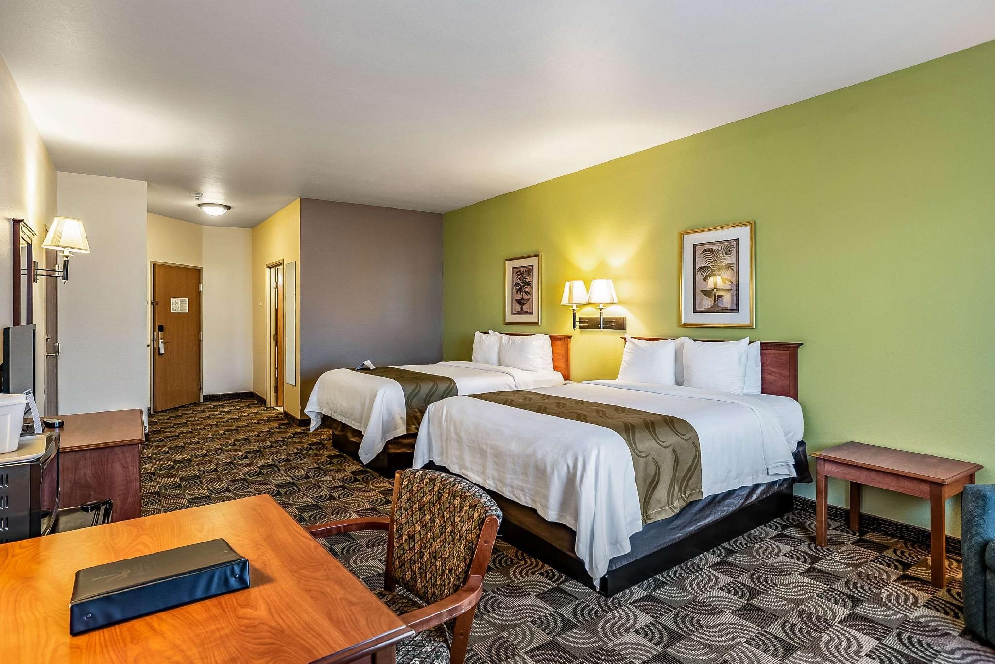 2 Queen Beds, Efficiency, Nonsmoking