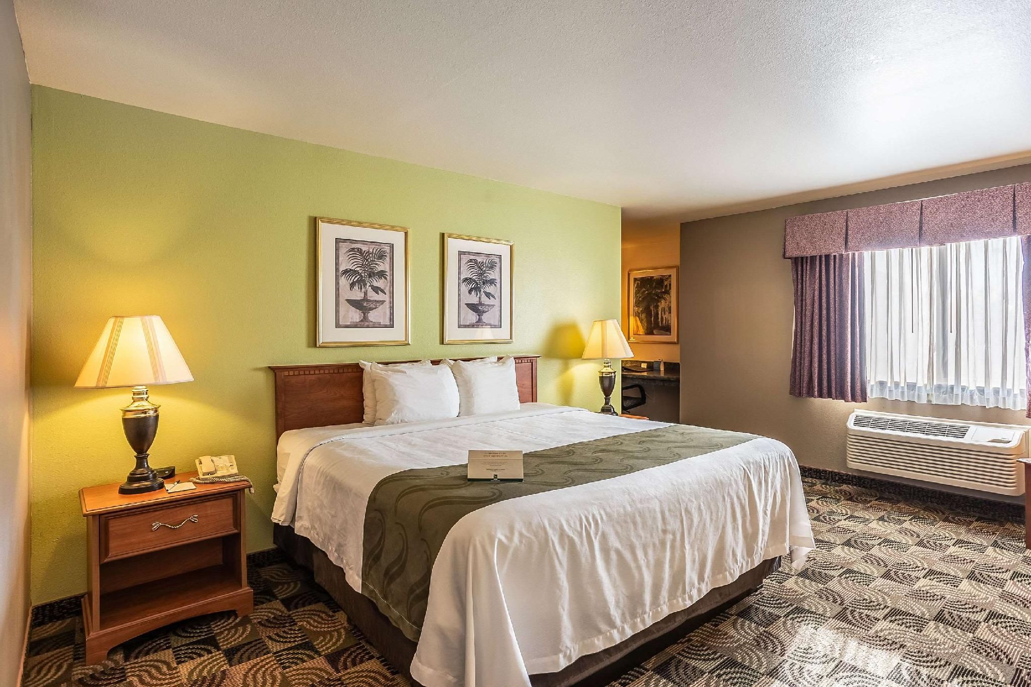 1 King Bed, Business Room, Nonsmoking