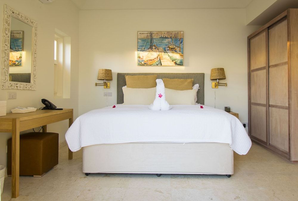 The Liming Bequia Luxury Villa, 2 Bedrooms, Private Pool, Ocean View 3