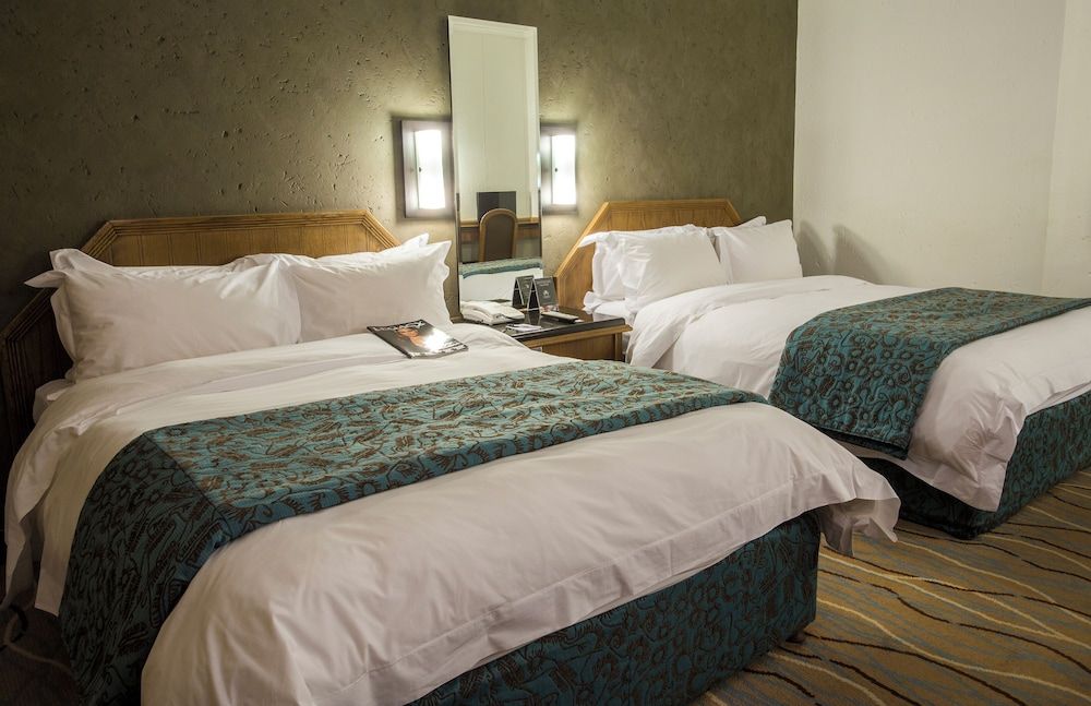 The Centurion Hotel Deluxe Twin Room 4