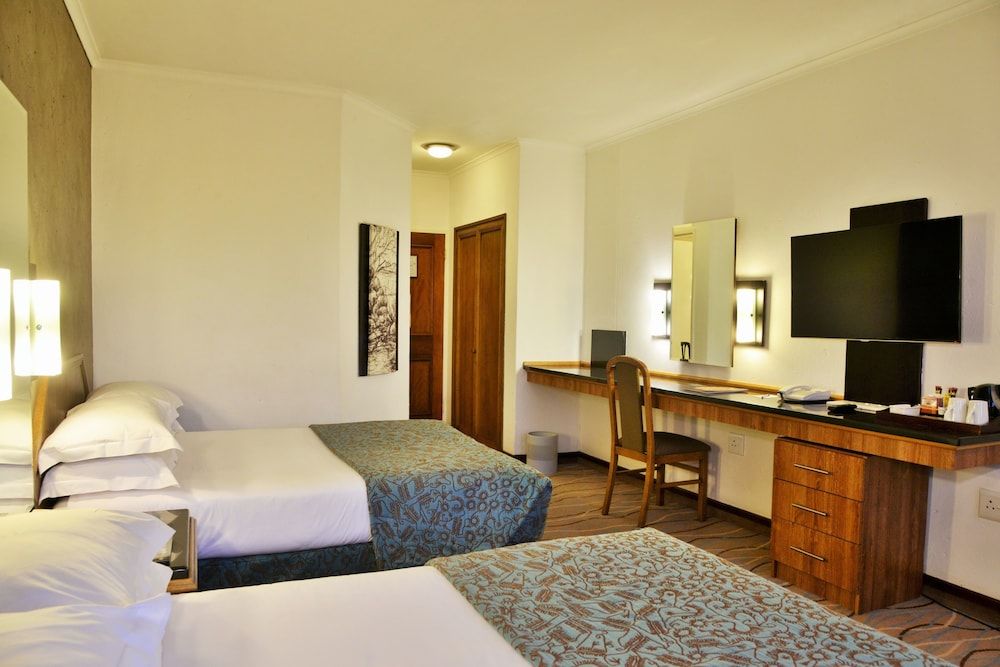 The Centurion Hotel Deluxe Twin Room 3