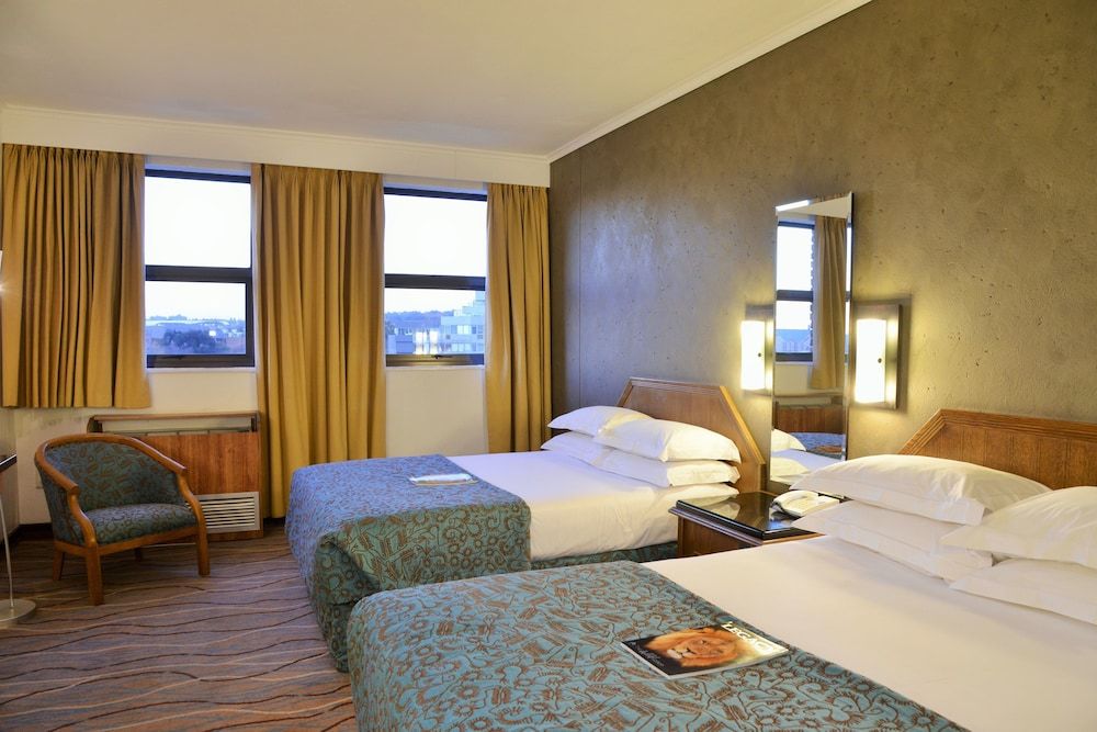 The Centurion Hotel Deluxe Twin Room 2