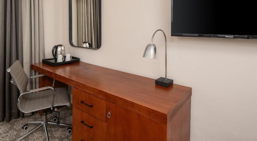 Holiday Inn Johannesburg Sunnyside Park by IHG Standard Room 8