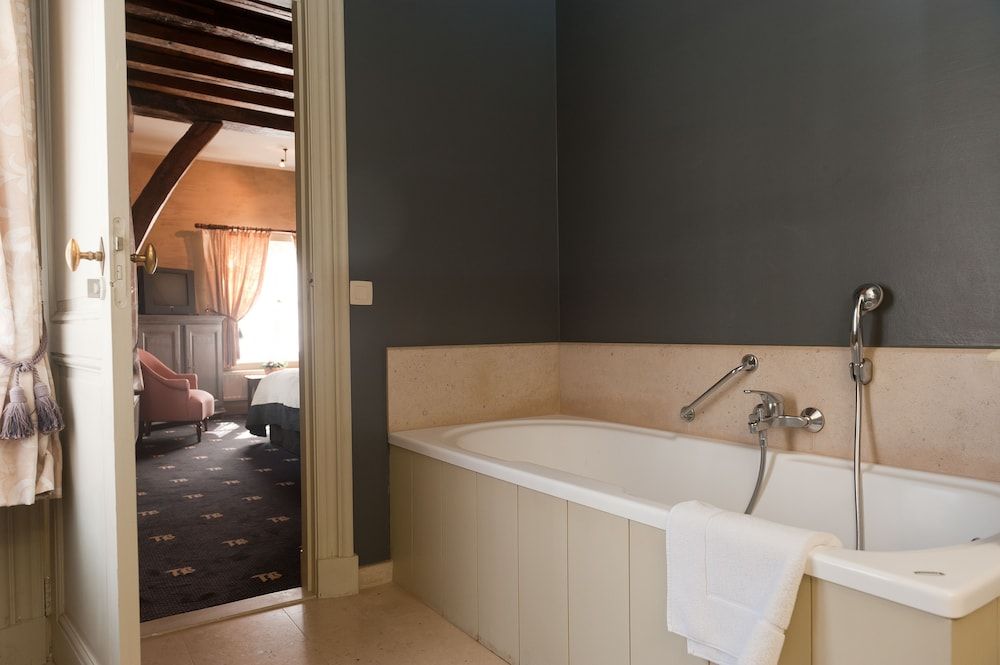 Canal View Hotel Ter Brughe by CW Hotel Collection Deluxe Double Room, Canal View 14