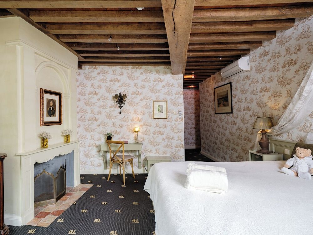 Canal View Hotel Ter Brughe by CW Hotel Collection Deluxe Double Room, Canal View 4