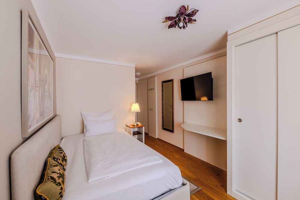 Small Single Room
