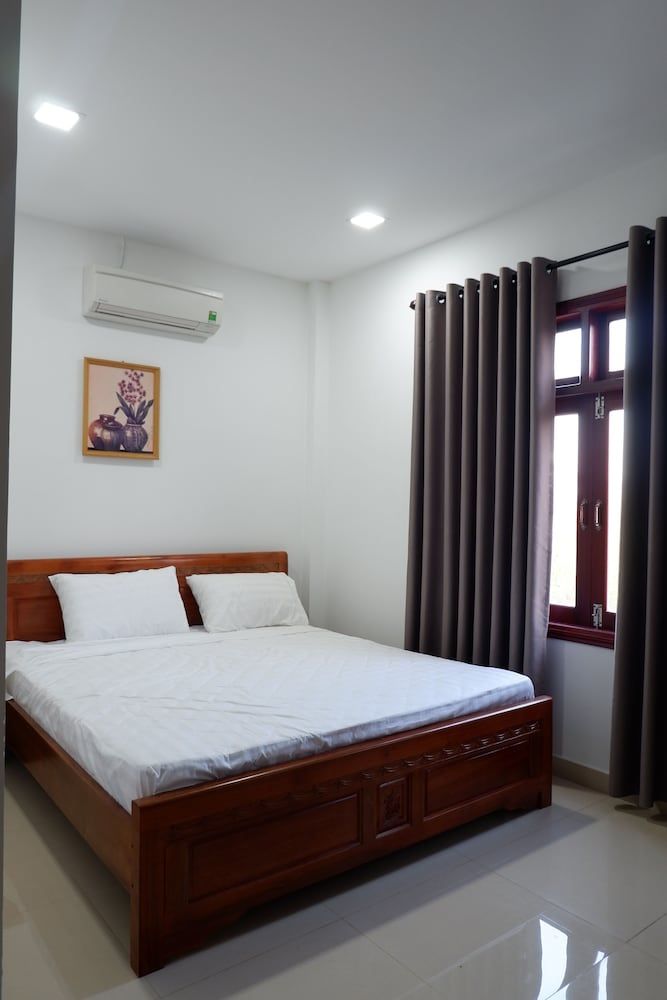 undefined White Lion House