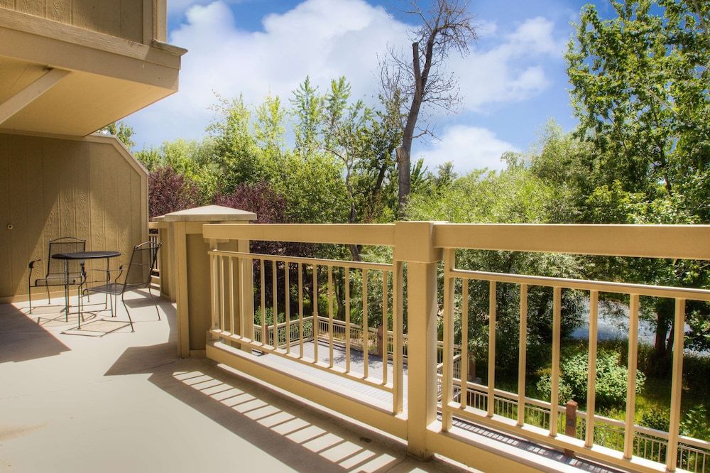 Corporate Suite One King Bed River View