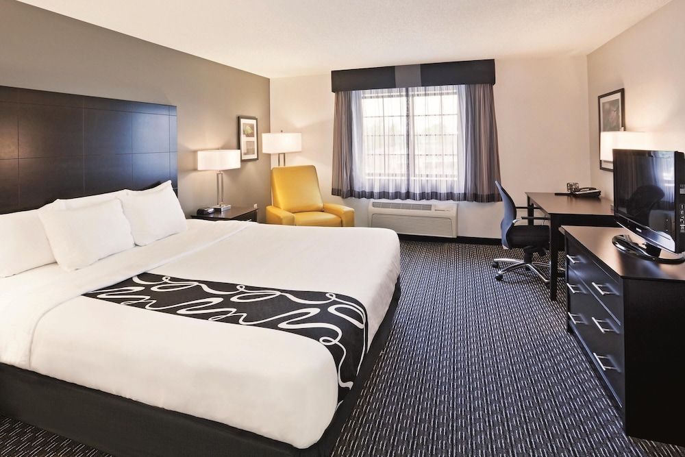 Room, 1 King Bed, Accessible, Non Smoking (Mobility/Hearing Impaired Accessible)