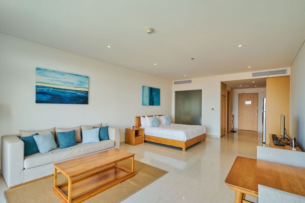 Luxury Studio, 1 Bedroom, Pool View