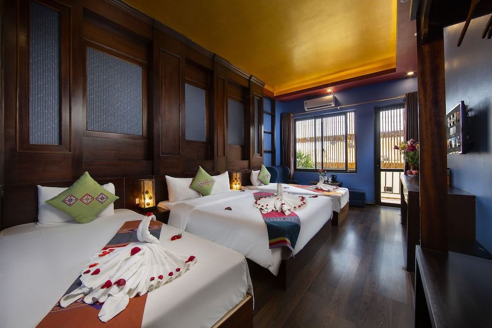 undefined Saparis Hotel 2