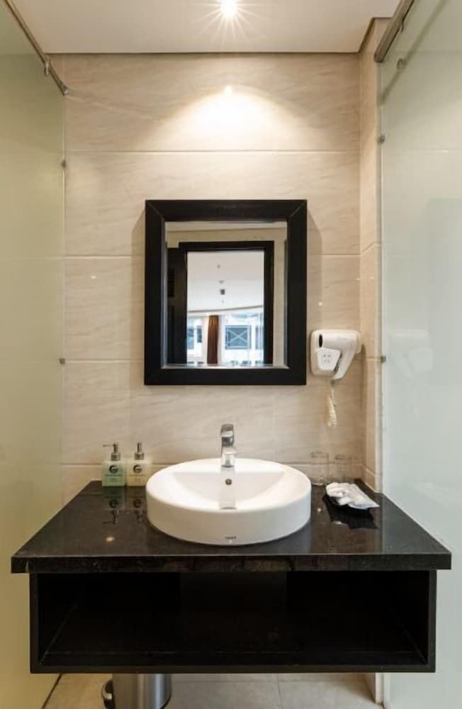 J&B Hotel and Apartments Apartment (Three Double Beds) 6