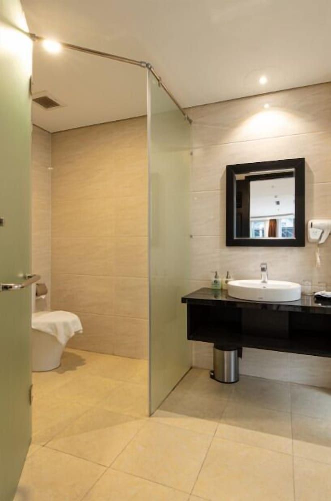 J&B Hotel and Apartments Deluxe Triple Room 2