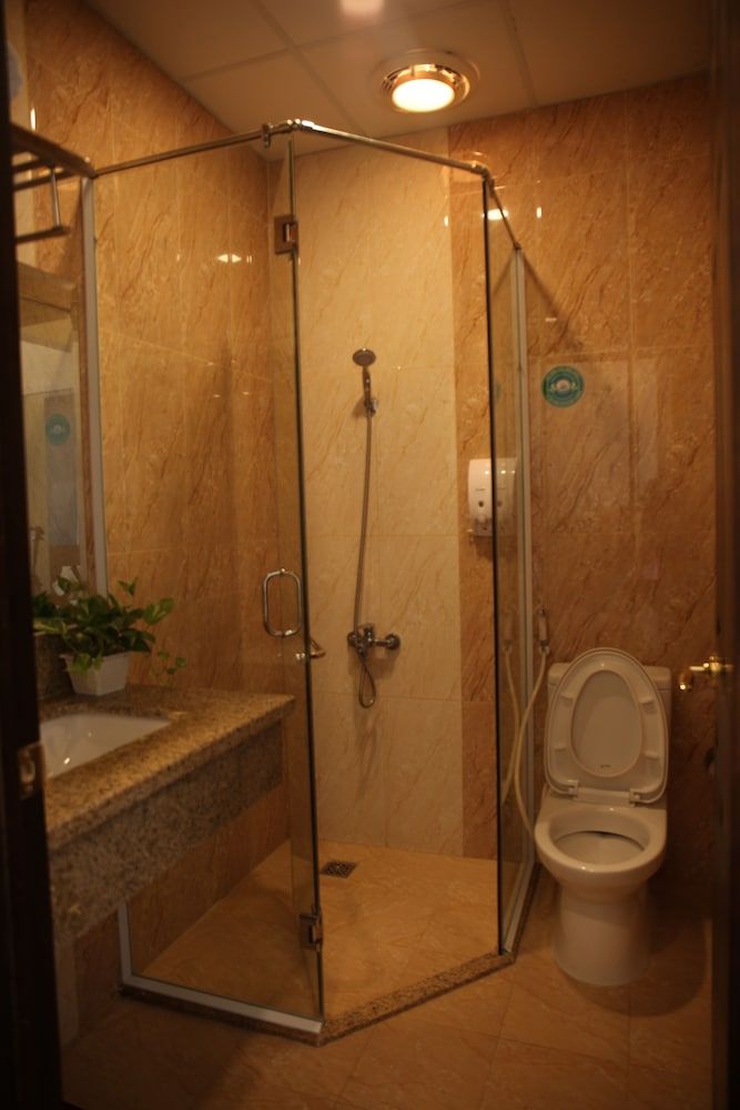 Huynh Duc 2 Hotel Deluxe Triple Room 3