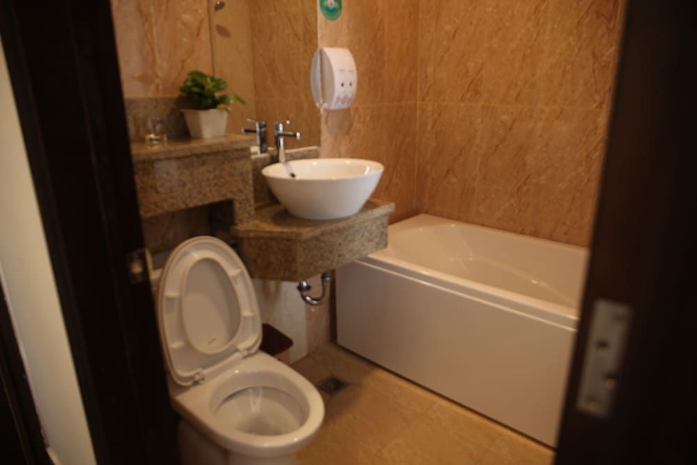 Huynh Duc 2 Hotel Luxury Double Room, 1 Bedroom, Garden View 3