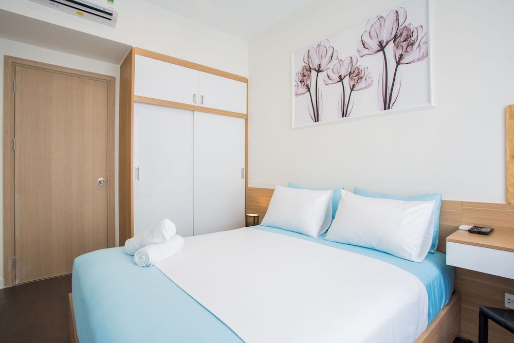 undefined Blue Fingers Rivergate 8