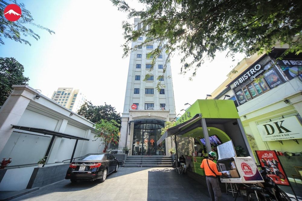 undefined Fuji Landmark 5