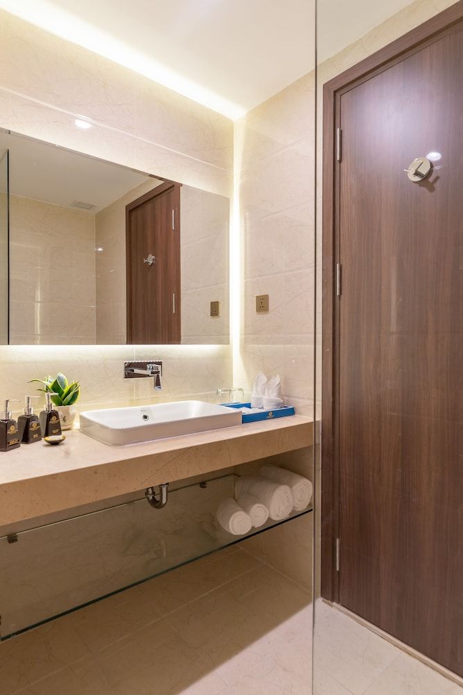 Grand Gold Hotel Deluxe Double or Twin Room, Partial Ocean View 6