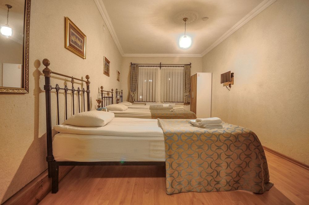 Nomads Cave Hotel & Rooftop Standard Triple Room 2