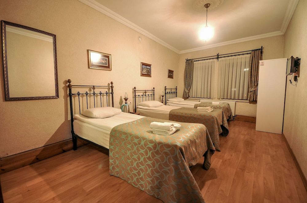 Nomads Cave Hotel & Rooftop Standard Triple Room