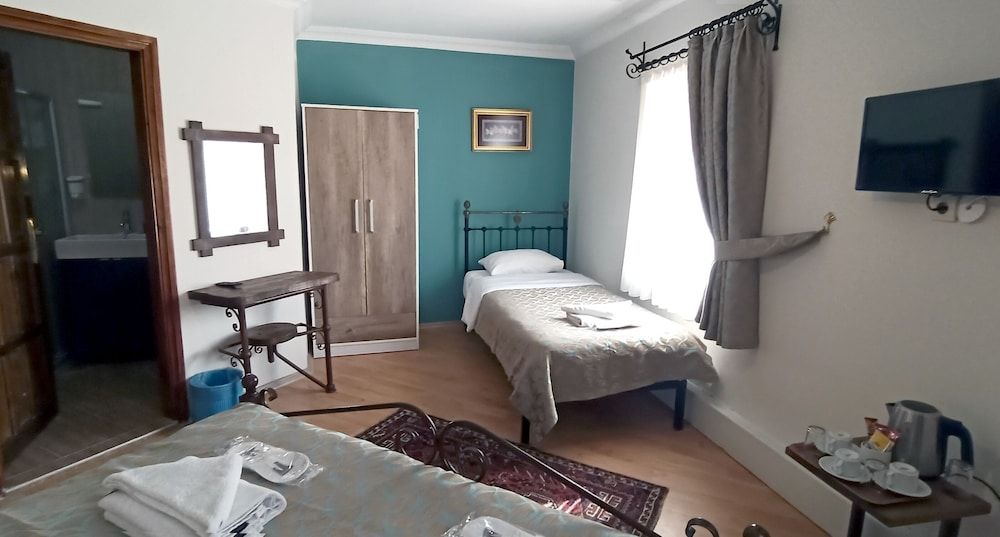 Nomads Cave Hotel & Rooftop Standard Triple Room 3