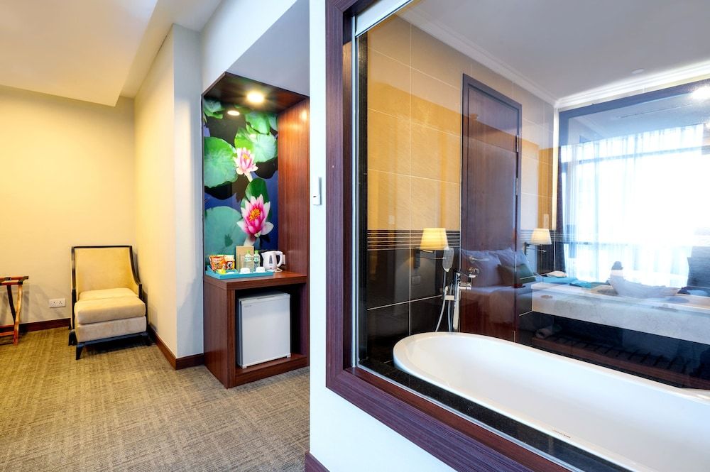 Becamex Hotel New City Executive Suite (King) 4