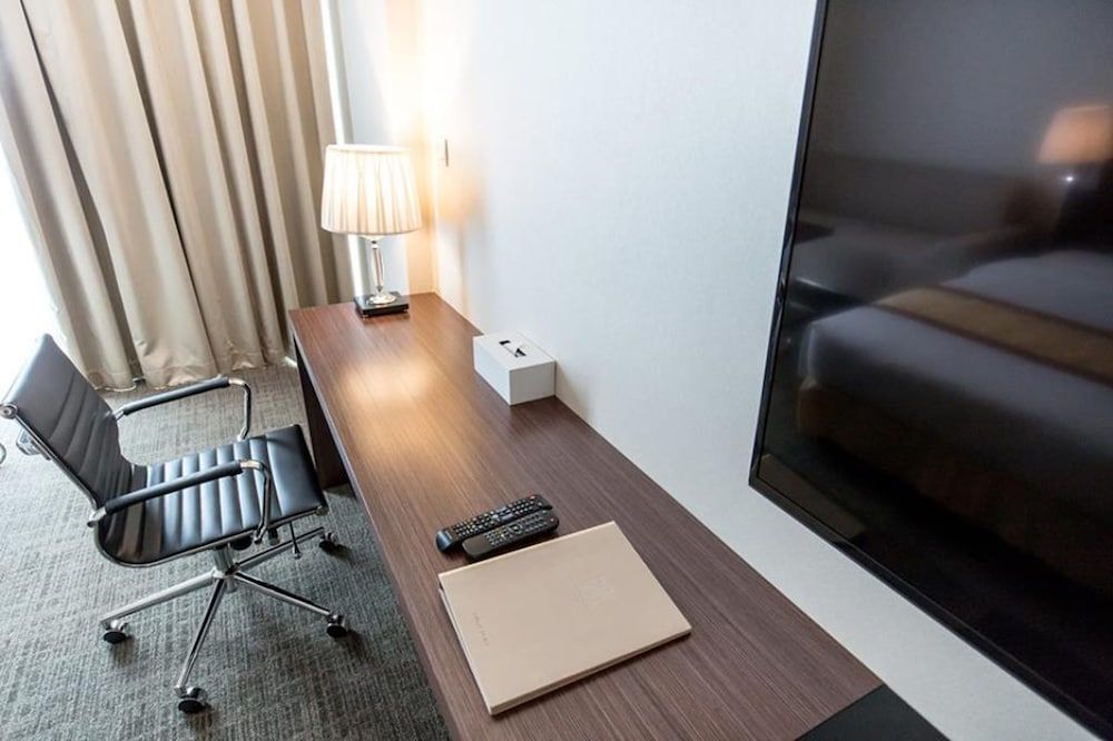 Becamex Hotel New City Deluxe Room, 1 King Bed 5