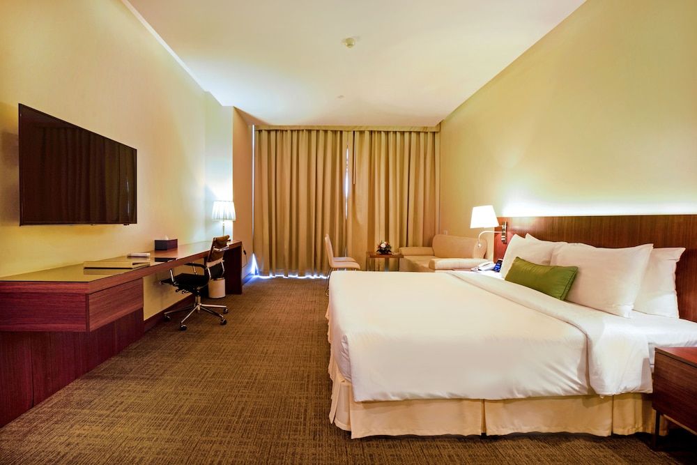 Becamex Hotel New City Deluxe Room, 1 King Bed