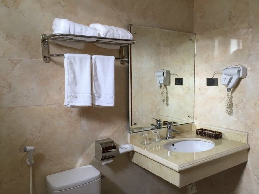 Phoenix 3 International Hotel Deluxe Single Room 4