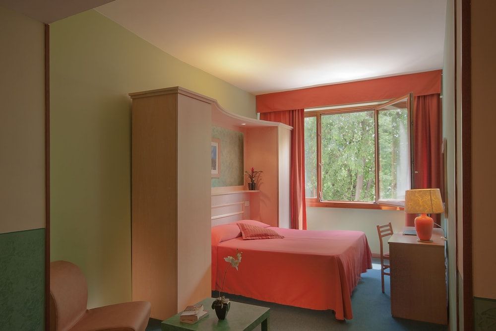 Hotel Meridiana Standard Room, 1 Double Bed 9