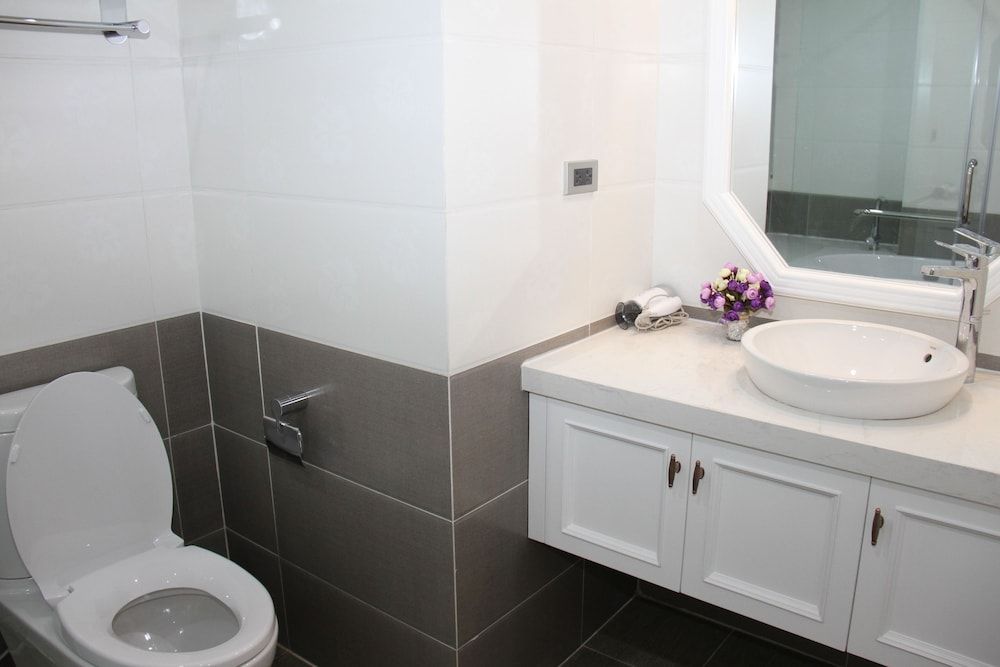 undefined H&H Building 10