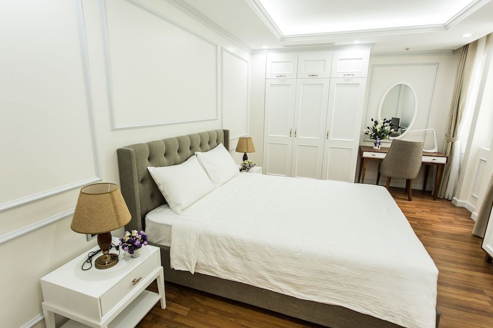 undefined H&H Building 7