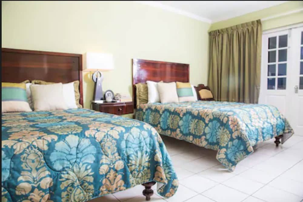 Deluxe Room, 2 Double Beds, Garden View