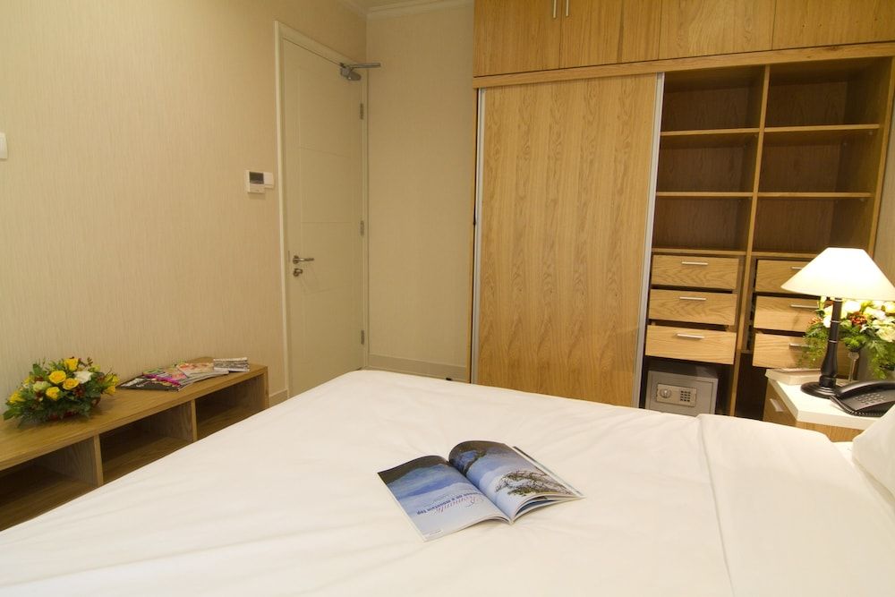 undefined Mayfair Suites 3